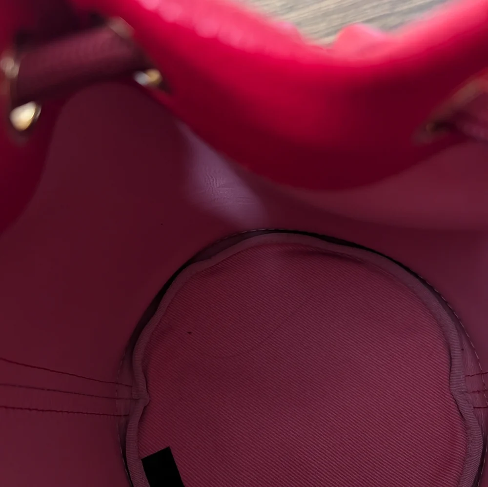 Marc Jacobs Vibrant Red Bucket Crossbody Bag - Picture 3 of 5